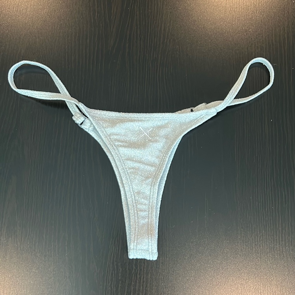 Boutine LA Minimal Bottom